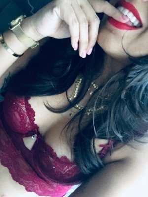 Philothée tantra massage in Paramount and call girl